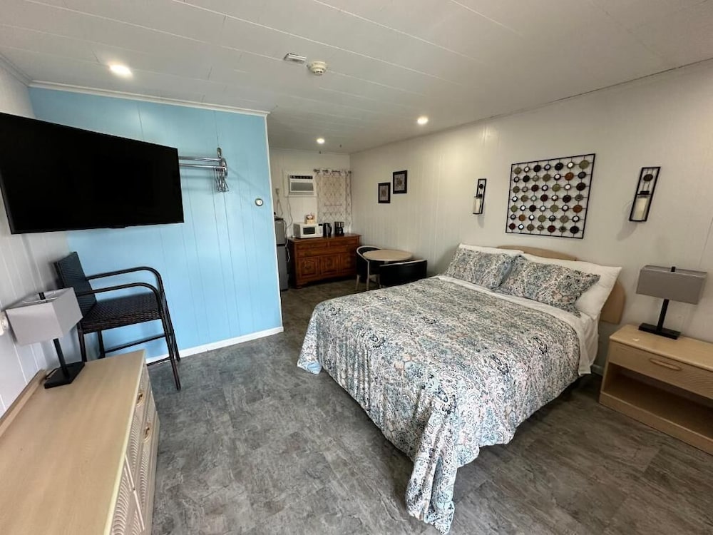 Queen Room with Pool View photo 1