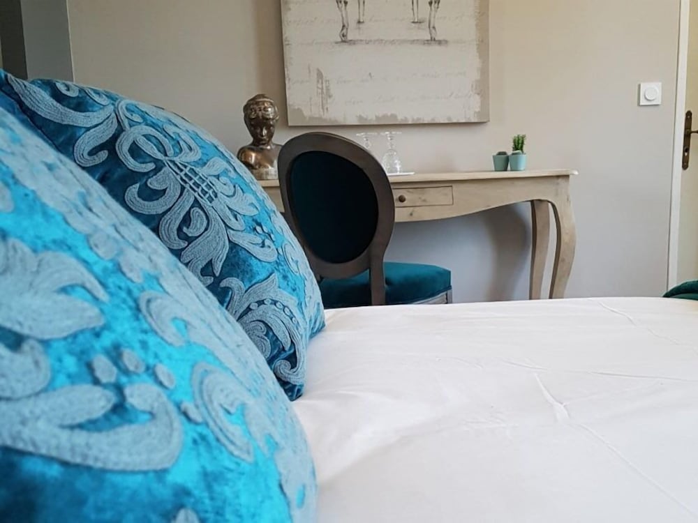 Deluxe Double Room, Ensuite, Garden View (Chambre Jeanne) photo 3