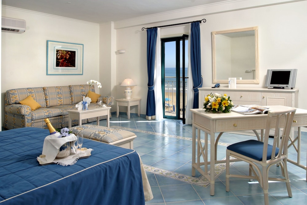 Junior Studio Suite, Sea View (Alicia Mirabilis)