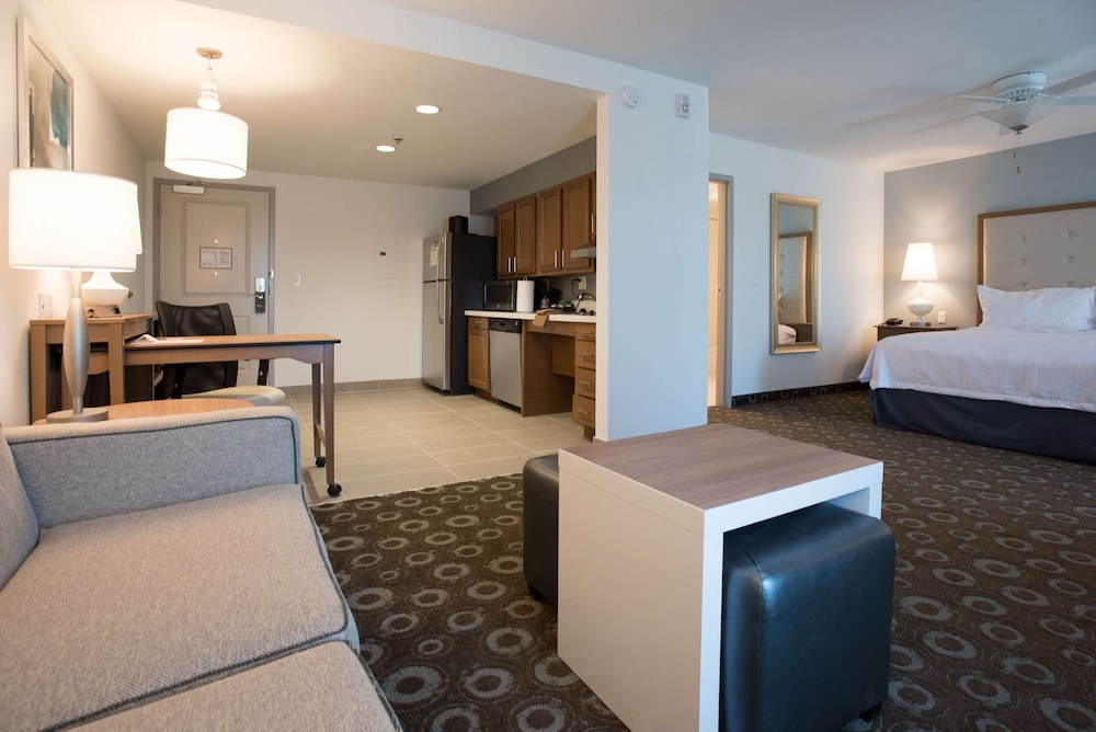 Suite, 1 King Bed, Accessible, Non Smoking (Roll-in Shower)