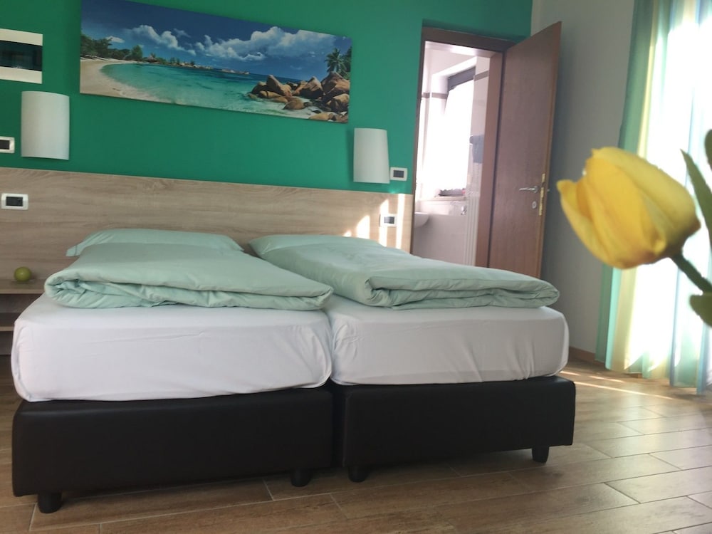 Comfort Quadruple Room, City View