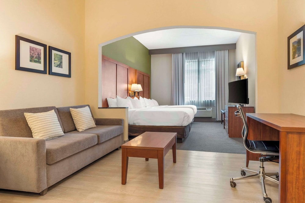 Comfort Suite, Multiple Beds, Non Smoking - Photo 1