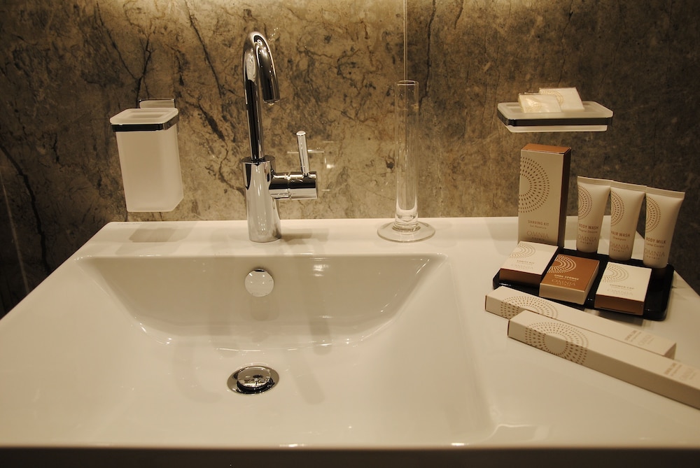Economy Double Room thumbnail 6