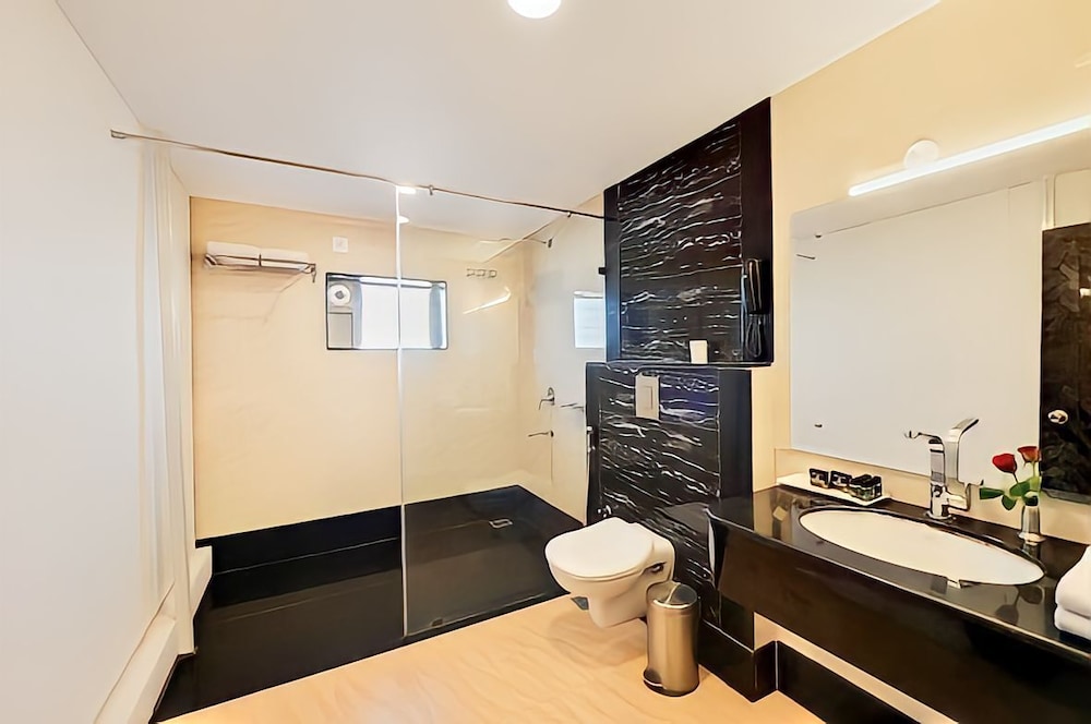 Deluxe Room, 2 Twin Beds photo 2