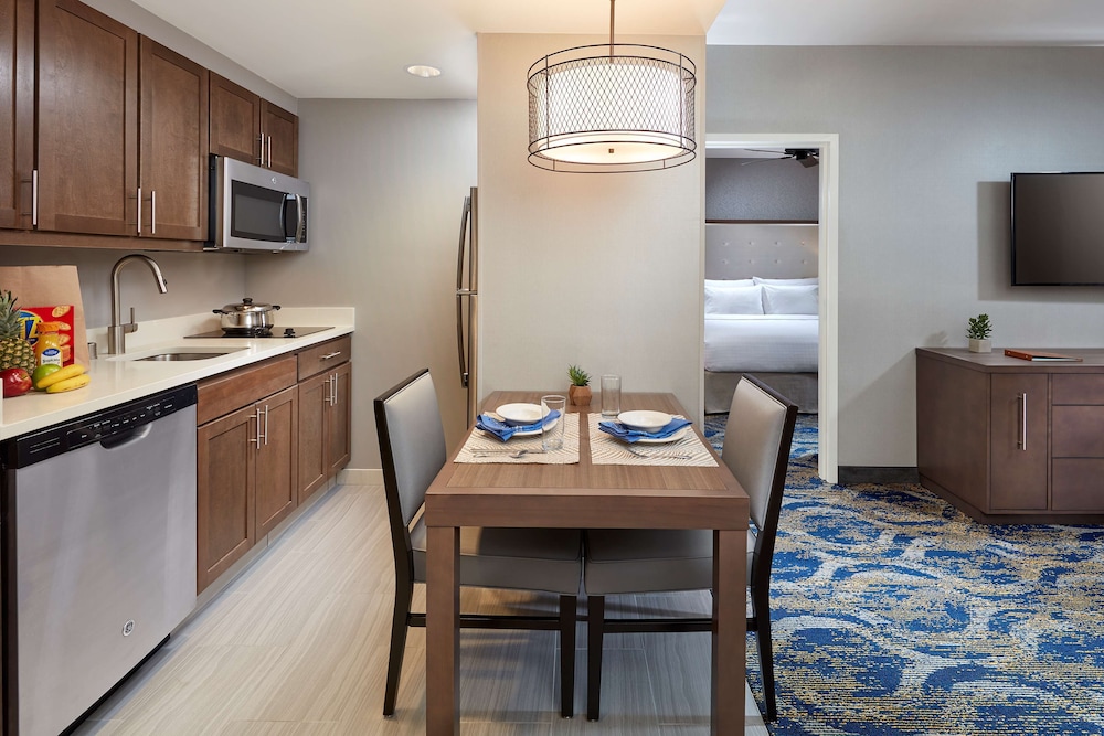 Suite, 1 King Bed, Accessible, Non Smoking (mob/hearing acc w/ bathtub) photo 3