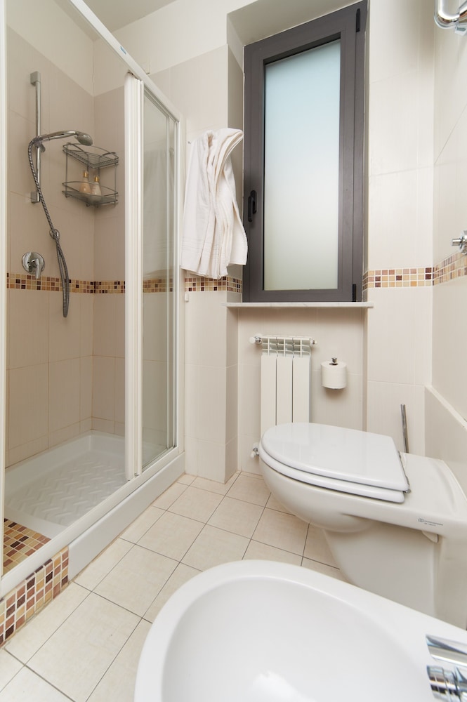 Deluxe Triple Room, Balcony, Partial Sea View photo 3