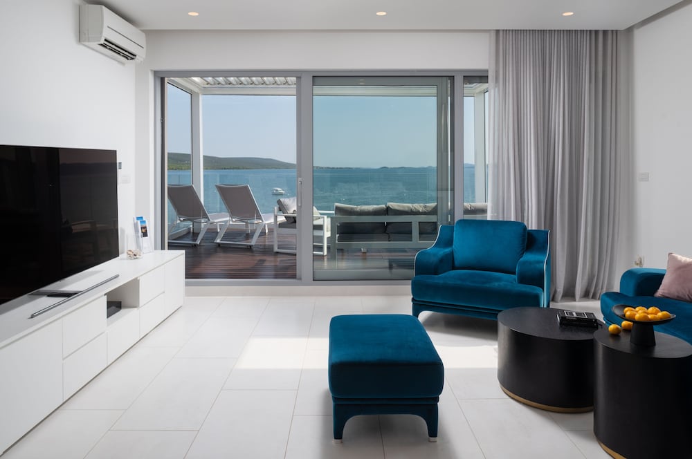 Luxury Apartment, 3 Bedrooms, Sea View (N5) photo 1