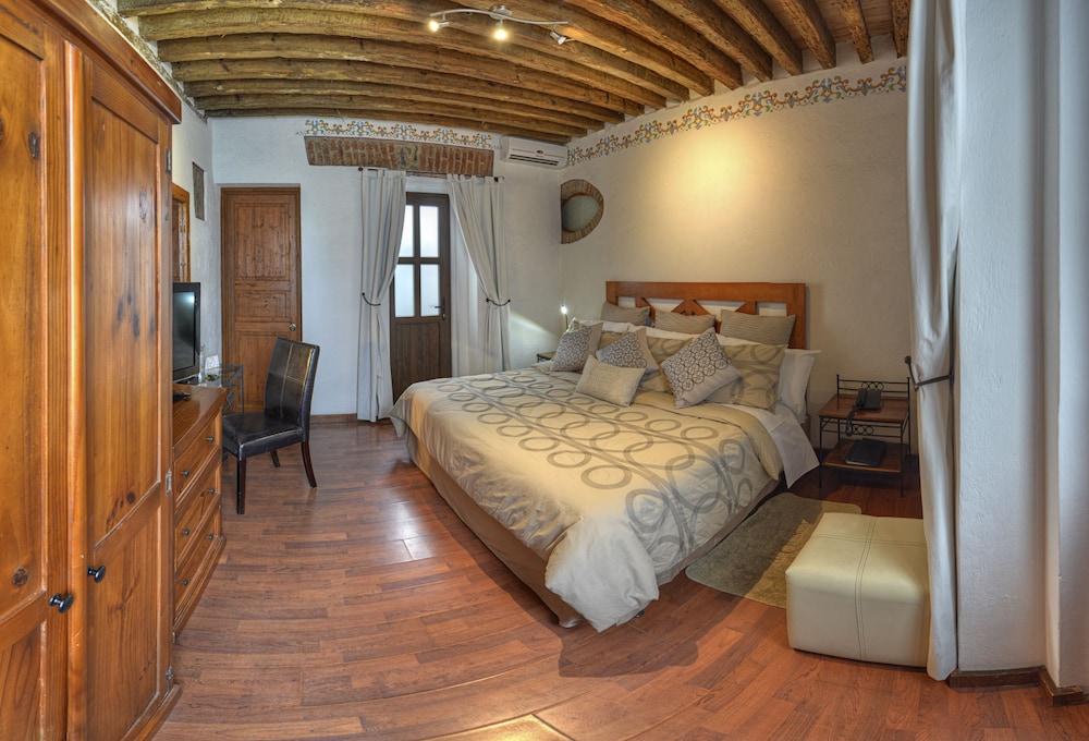 Junior Suite, 1 King Bed photo 1