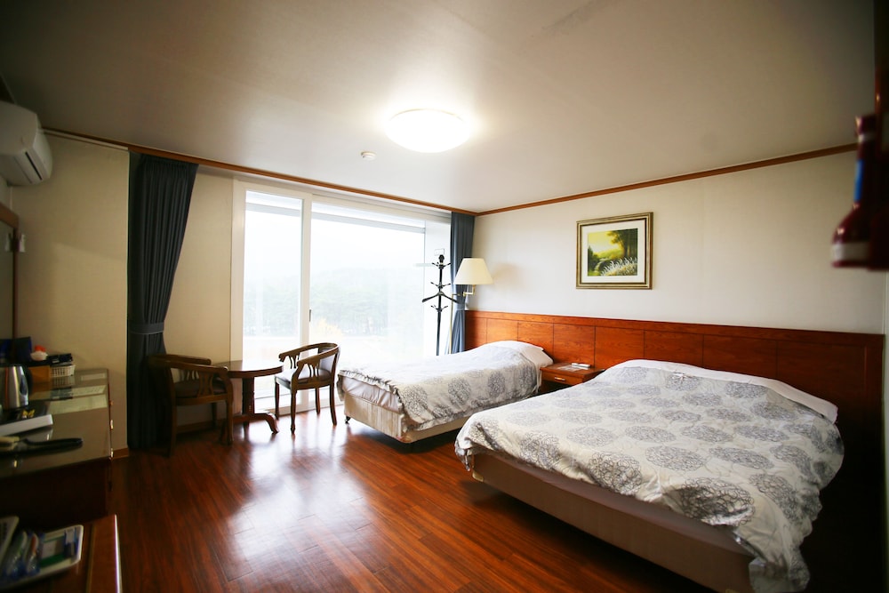 Comfort Twin Room