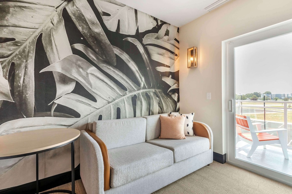 Standard Room, 1 King Bed with Sofa bed, Non Smoking, Balcony photo 3