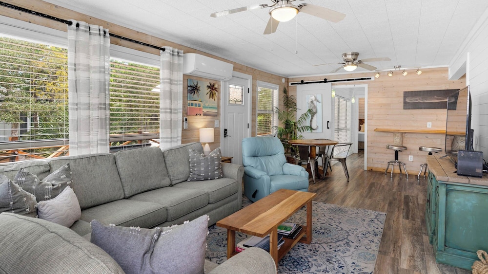House, Multiple Beds, Pool Access, Pool View (Coastal Charm)