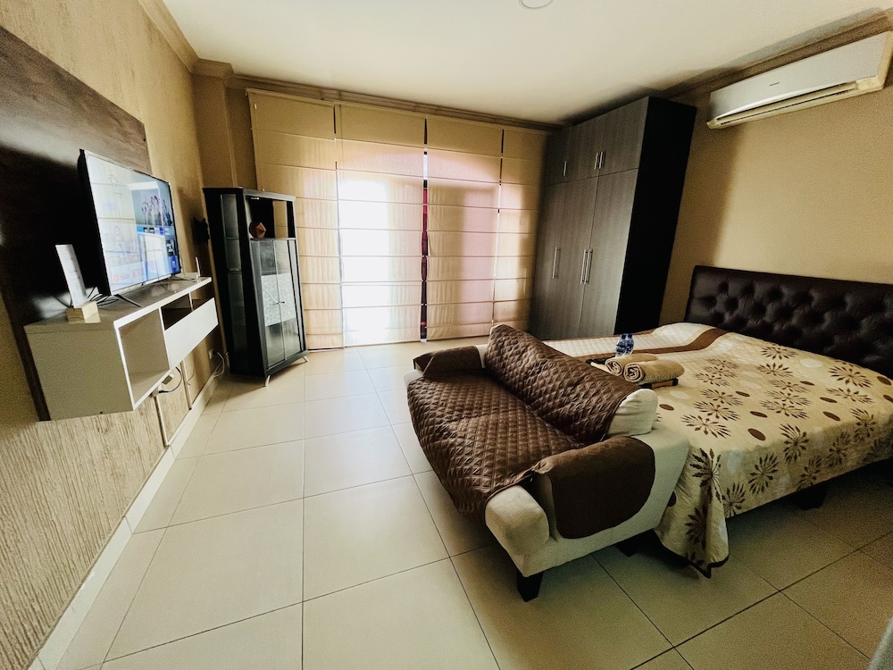 Junior House, 1 Queen Bed photo 2