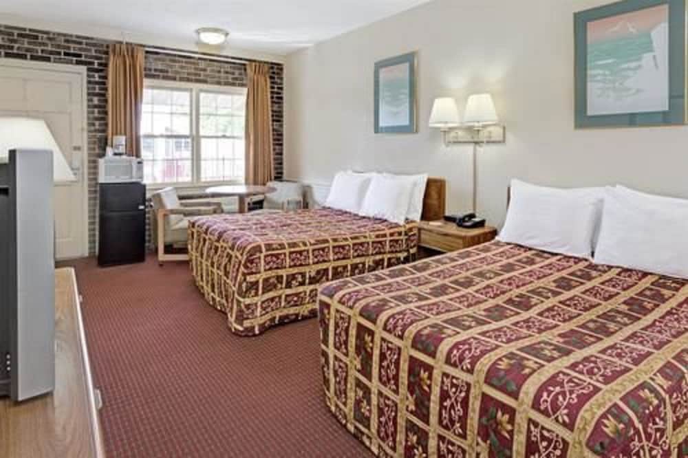 Room, 2 Double Beds, Non Smoking, Refrigerator & Microwave - Photo 1