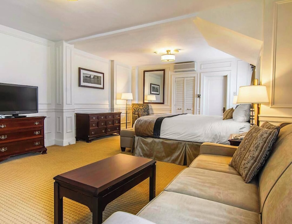 Basin View Suite with King Bed - Photo 1