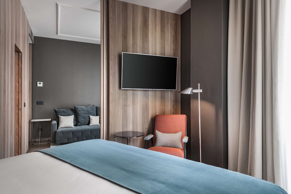 Junior Suite (Gran Via View, Extra Bed 3 Adults) - Photo 3