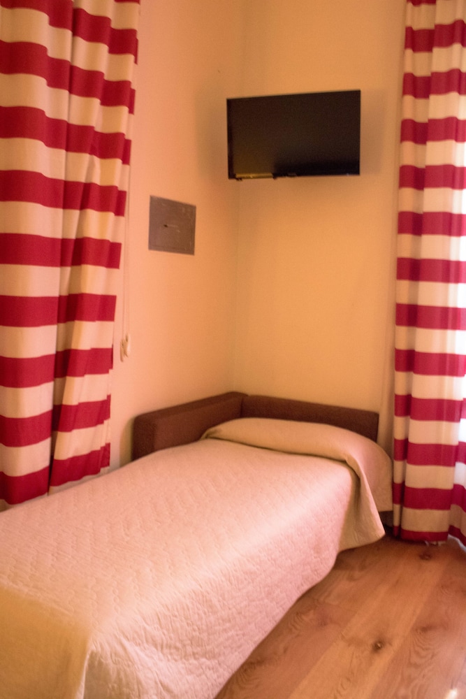 Superior Quadruple Room photo 3