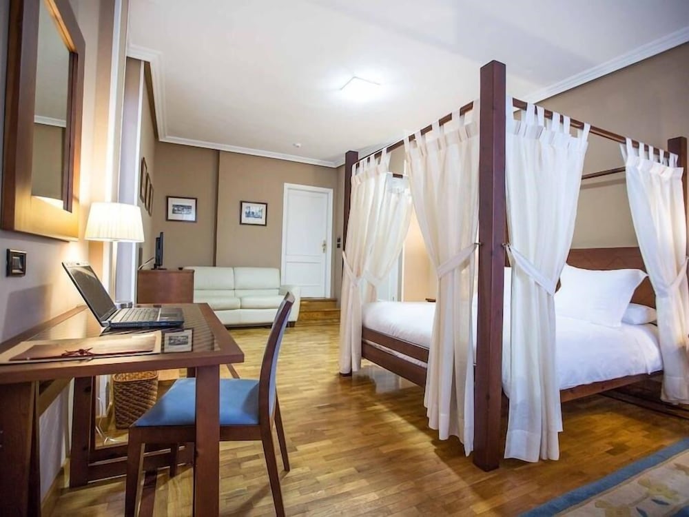 Superior Double Room, Ensuite - Photo 4