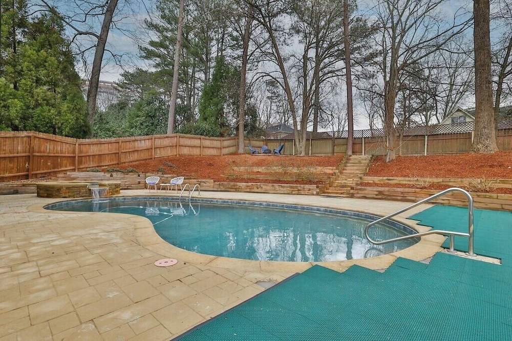 Sandy Springs エグゼクティブ リトリート プール ホットタブ サウナ バスケットボール コート, 写真 48