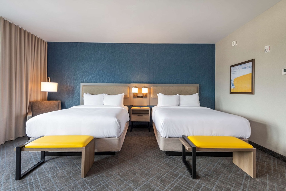 Standard Room, 2 Queen Beds, Non Smoking - Photo 1