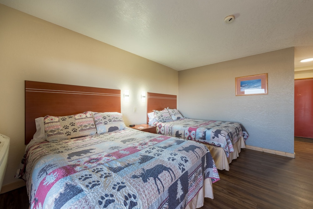 Quadruple Room, Ensuite (2 Queen Beds)
