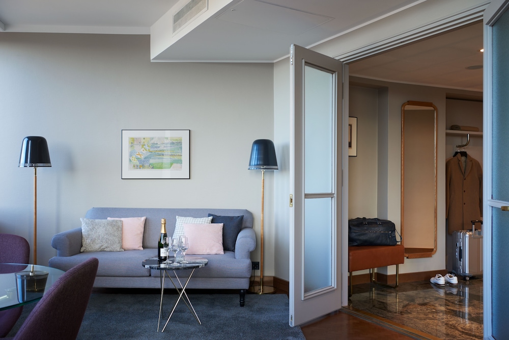 Business Suite - Photo 5