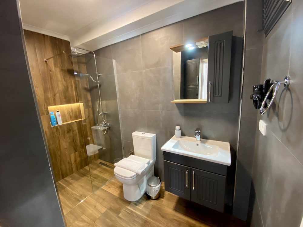Luxury Triple Room, Partial Sea View photo 3