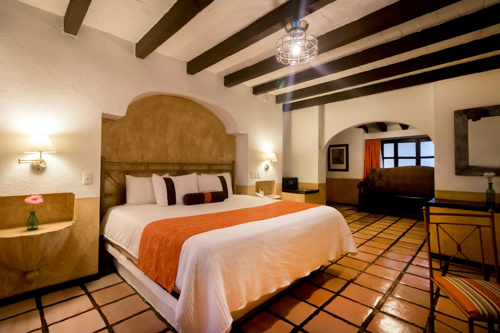 Junior Suite, 1 King Bed - Photo 1