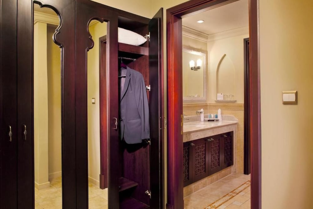 Suite, 1 Bedroom, Private Pool, City View thumbnail 6