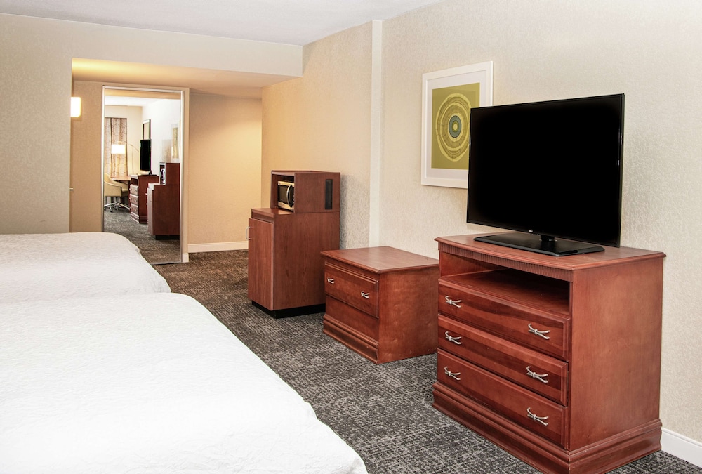 Room, 2 Queen Beds, Non Smoking - Photo 5