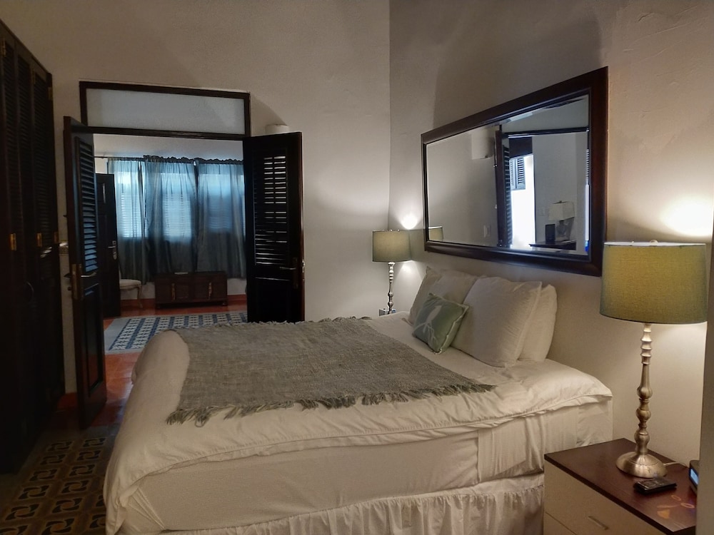 First Class Suites - Photo 4