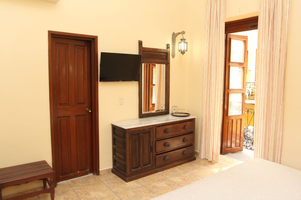 Standard Room - Photo 11
