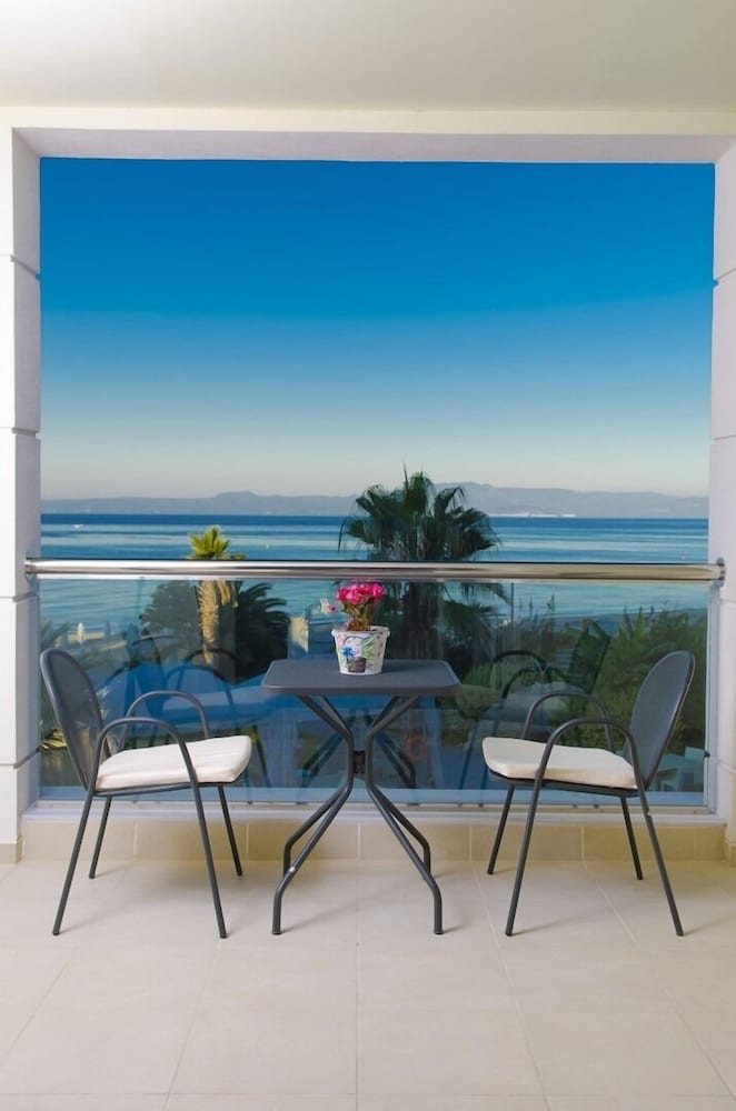 Deluxe Suite, Sea View photo 3