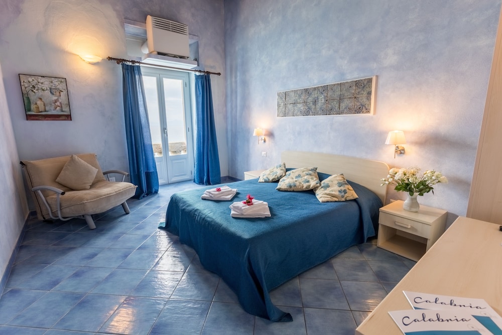 Triple Room, Sea View photo 3