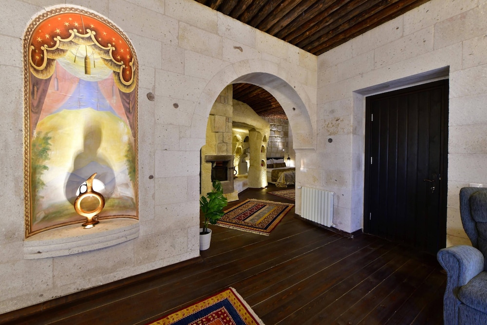 Deluxe Suite - Photo 20