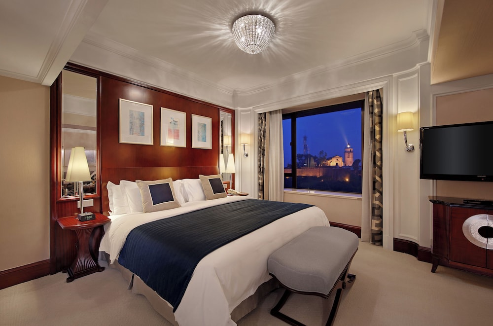 Premier Suite with Lounge Access photo 2