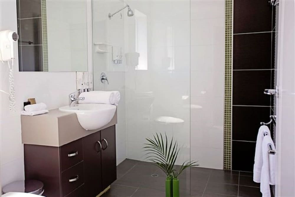 Deluxe Twin Room, Accessible photo 2