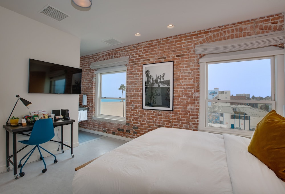 Room, Oceanfront (XL) thumbnail 6