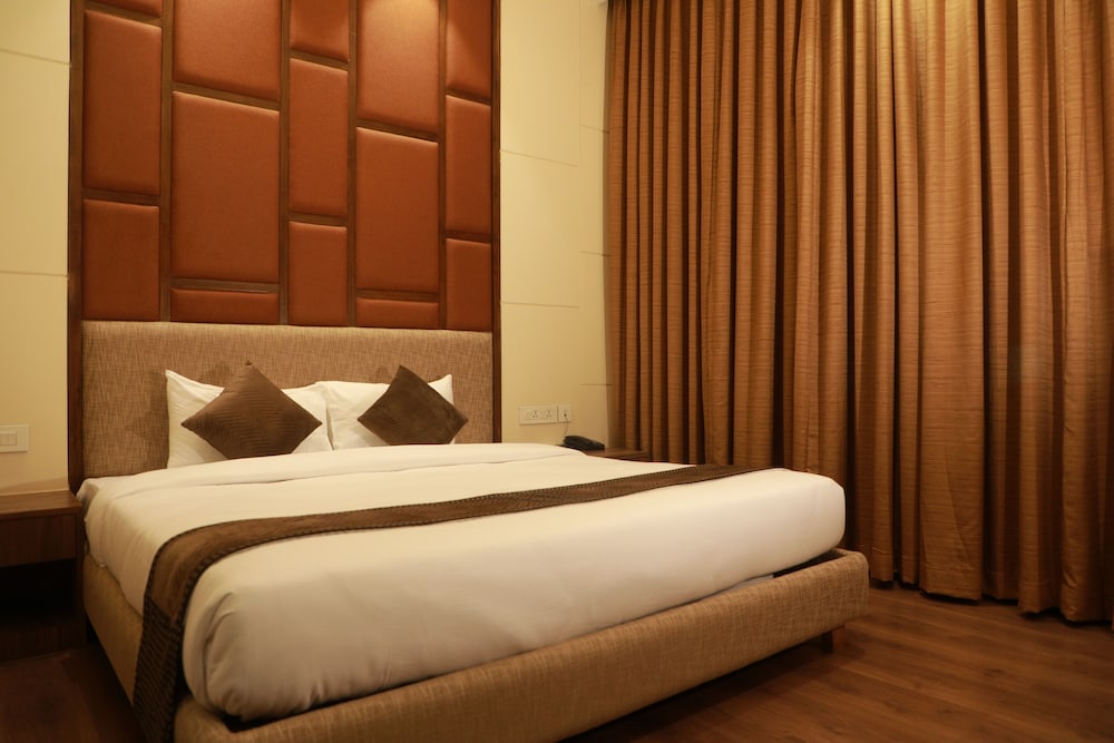 Executive Room - Photo 16