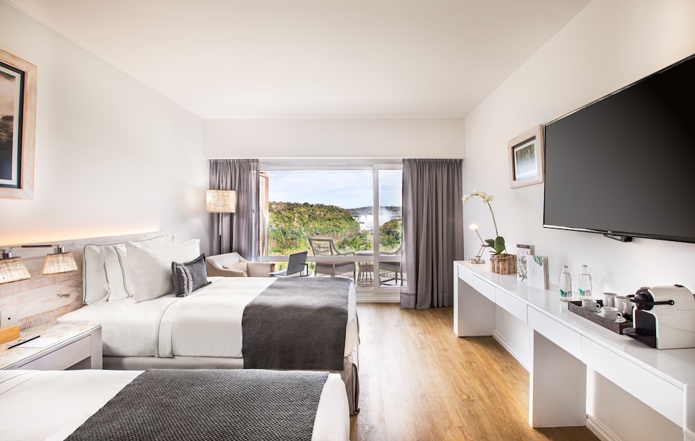 Room, 2 Twin Beds (Red Level Waterfall View)