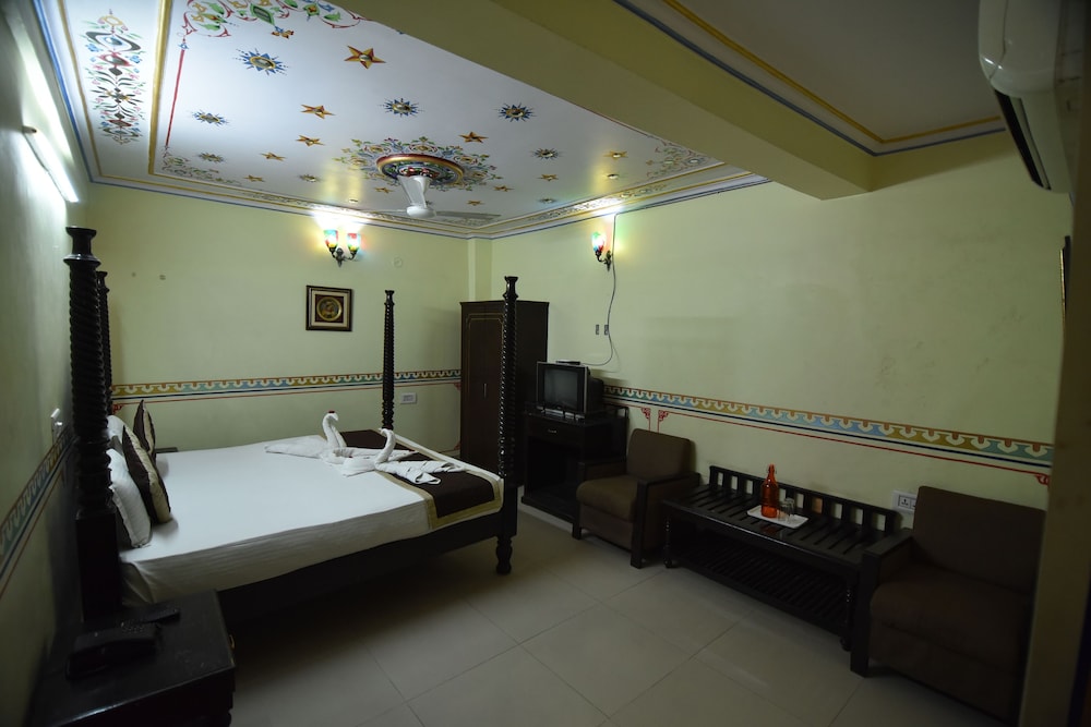 Royal Deluxe AC Room