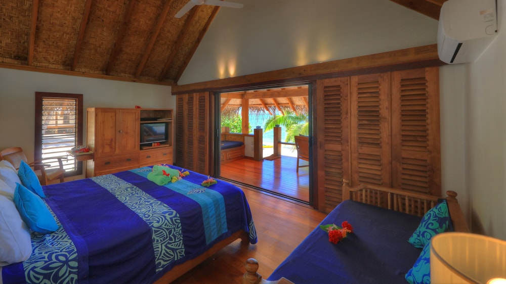 Absolute Beachfront Villa photo 2