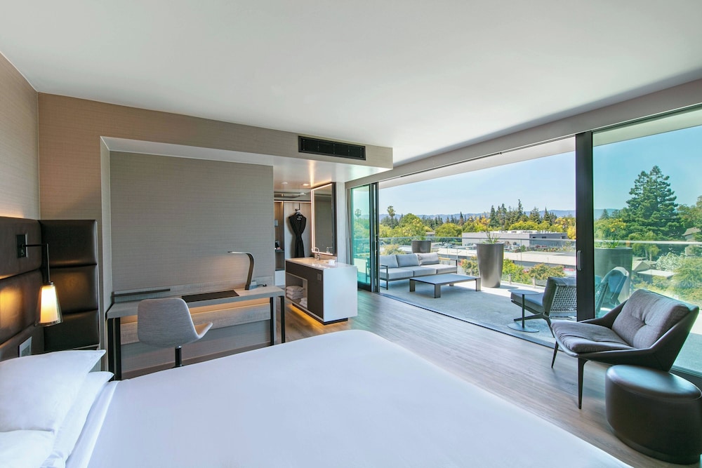 Deluxe Room, 1 King Bed, Terrace
