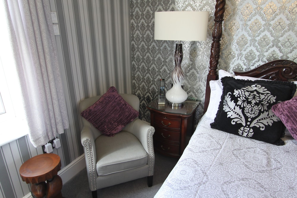 Luxury Double Room, Ensuite (Four Poster Queen Anne) photo 3