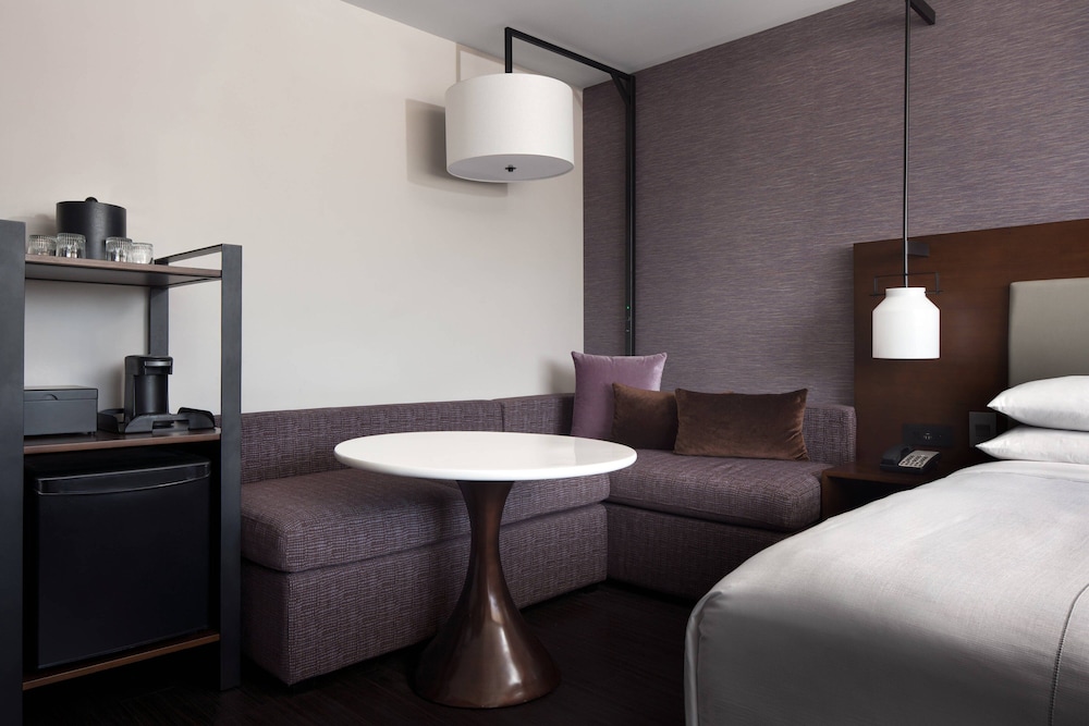 Room, 1 King Bed (Mobility Accessible, Tub) - Photo 1