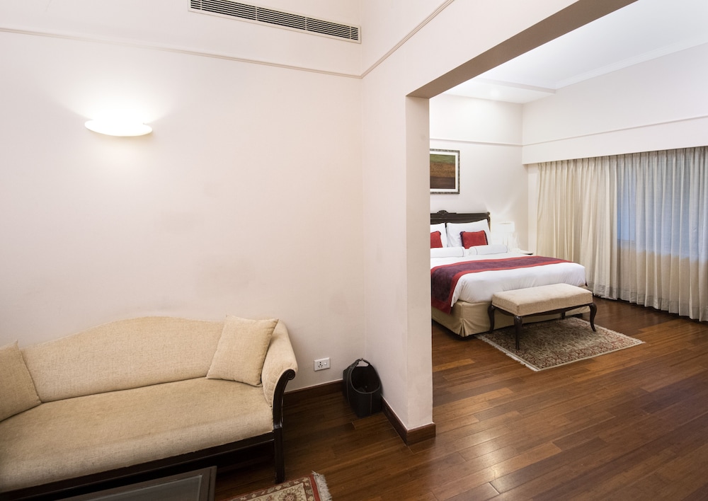 Room, Non Smoking (Heritage Parlor) thumbnail 6
