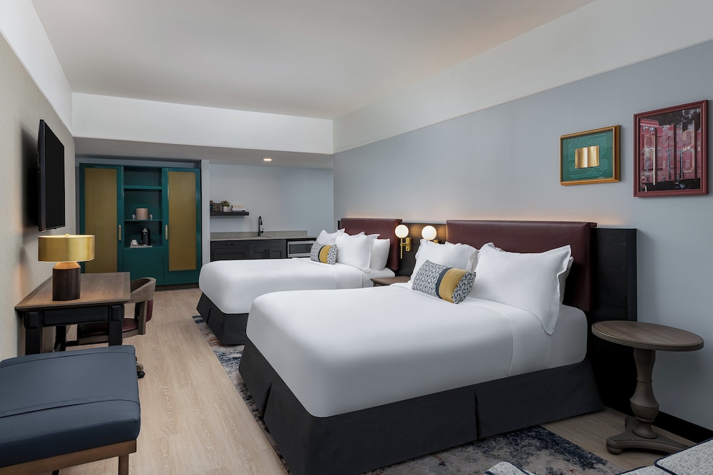 Suite, 2 Queen Beds, Accessible Bathtub (Mobility) - Photo 5