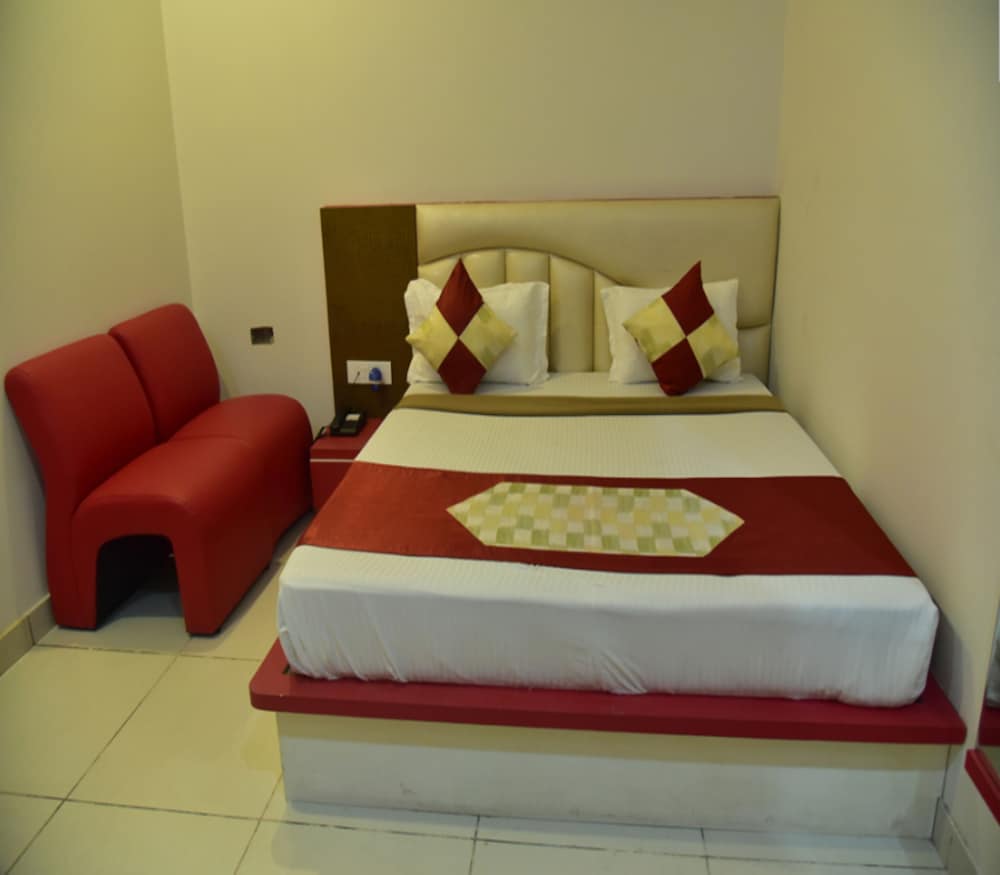 Deluxe Room - Photo 6