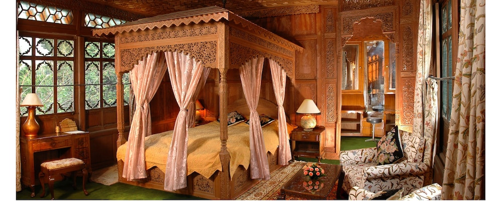 Suite, 1 Queen Bed