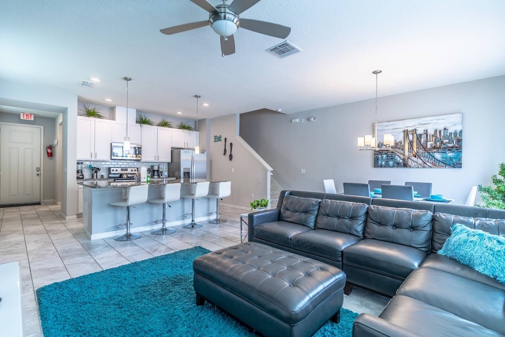 Apartment (5134 Compass Bay)