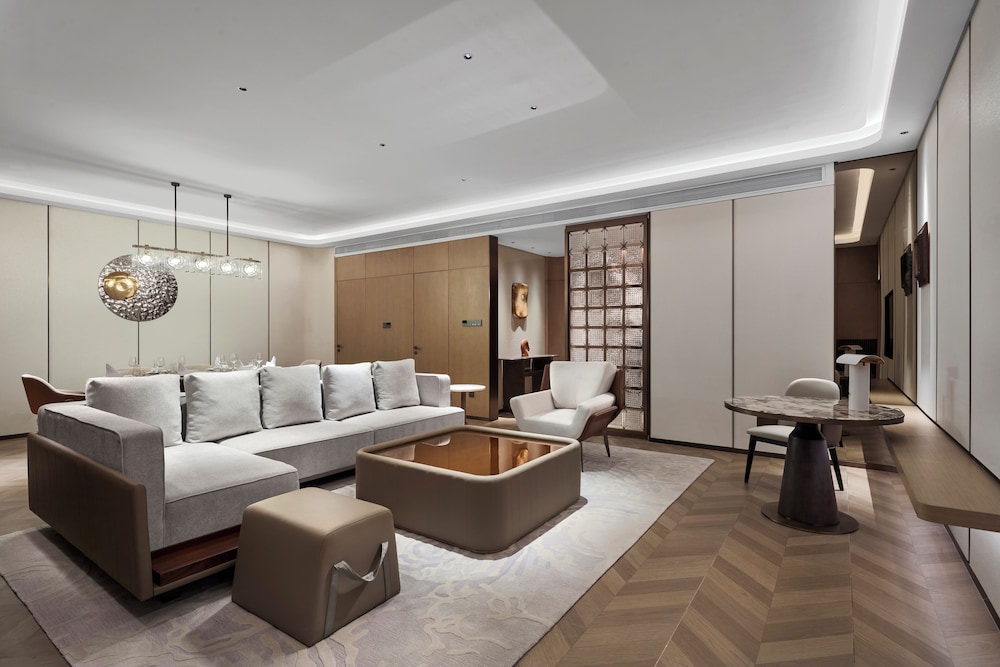Premium Suite, 1 Bedroom, Private Bathroom, Park View